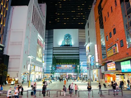 歌舞伎町シネシティ広場